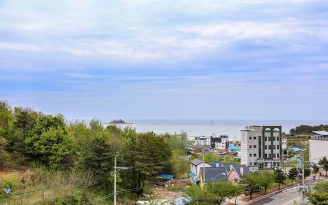 Sokcho White Light House Pension