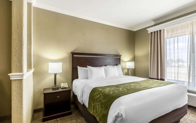 Comfort Suites Houston IAH Airport - Beltway 8