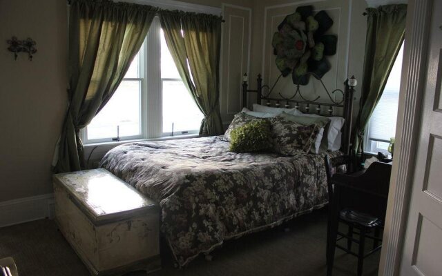 Morning Dove Inn Bed & Breakfast