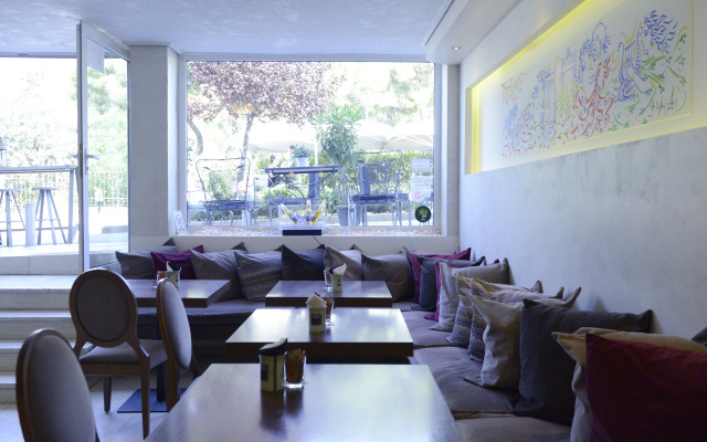 Phidias Hotel