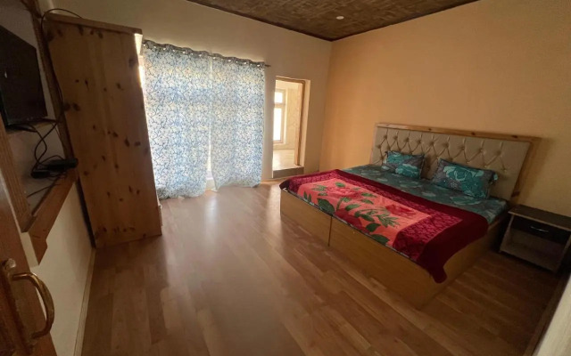 Kandalha Guest House