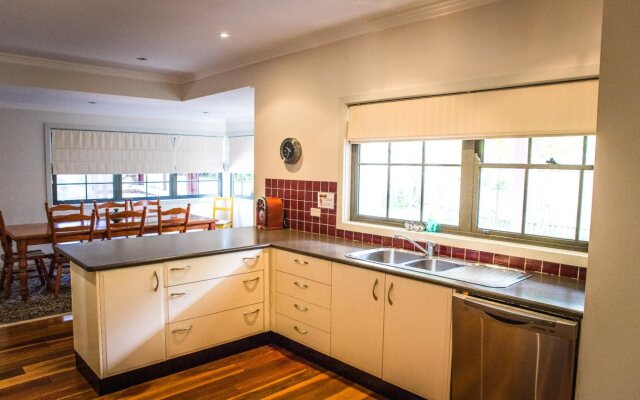 Whispering Pines Cottages
