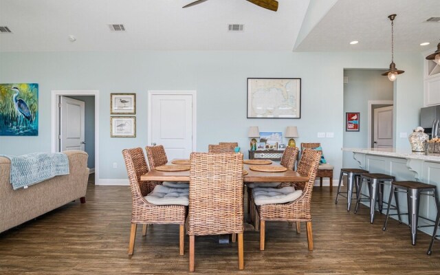 Sweetsol 4 Bedroom Home by RedAwning