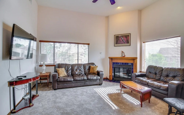 Albuquerque Home w/ Spacious Yard & Fire Pit!