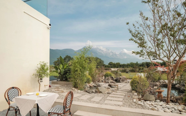 Floating Life Boundless Wild Resort