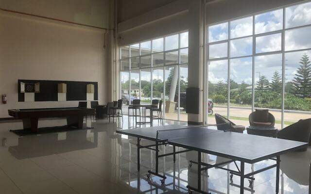 Dr. Calayan's Cozy Wind Residences Tagaytay Taal View