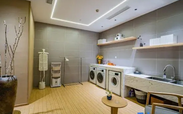 Jianguo HIDDEN Hotel (Shenyang Station Zhongshan Square)