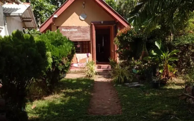 Relax Holiday Home & Tatyana House, Midigama