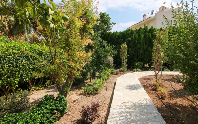 Phaedrus Living: Luxury Villa Ellison