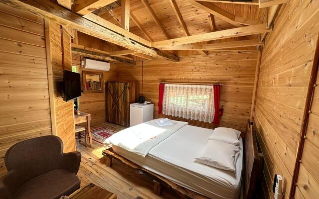 Teona Caglayan Bungalov