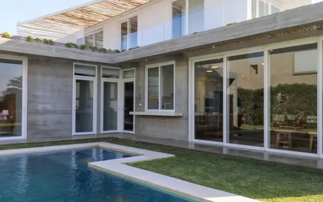 w Modern 4BR Villa With Private Pool in Paracas