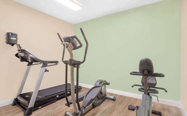 Super 8 by Wyndham Central City