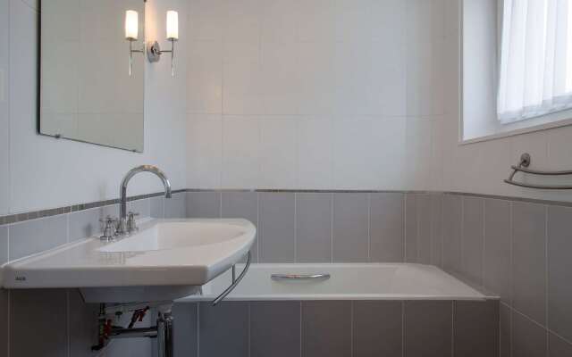 Clos de Vallombreuse, The Originals Relais