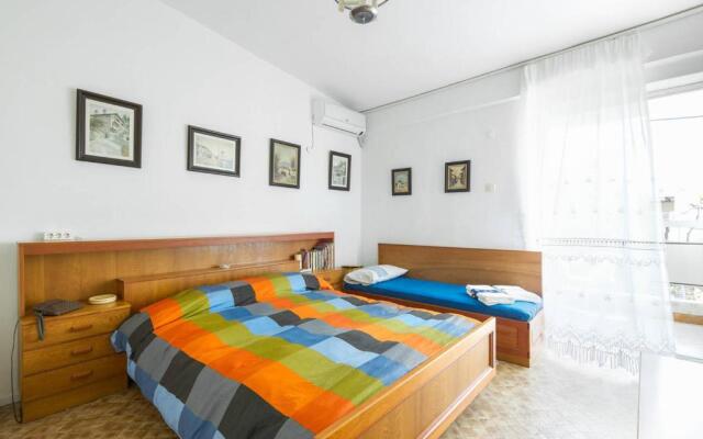 50 Steps From The Sea