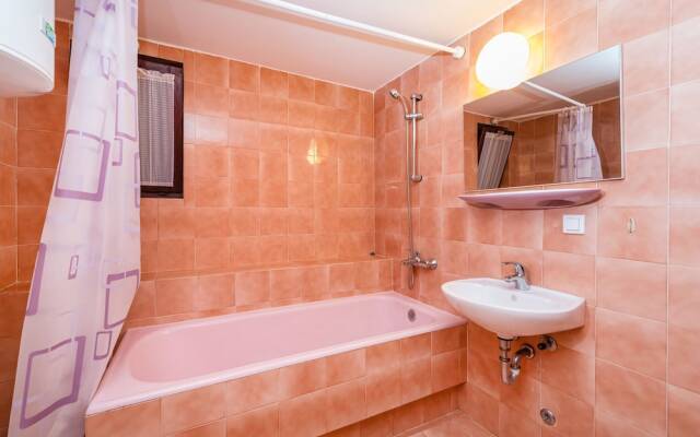 Apartment Ljubica With Nice Garden 2