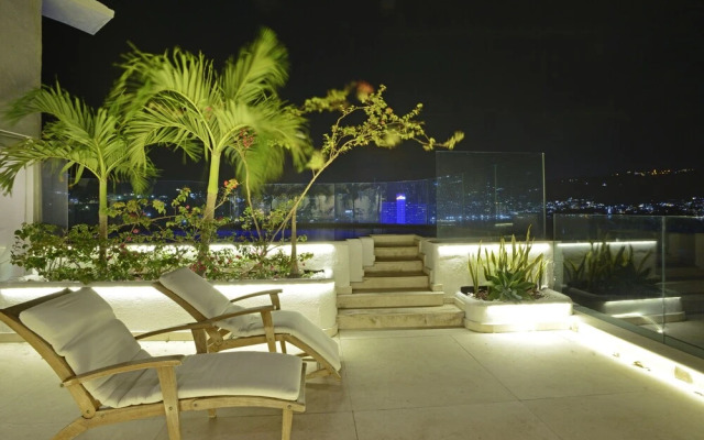 Luxurious Oceanfront Penthouse with Private Pool