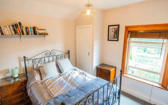 Windsor Apartment with Parking