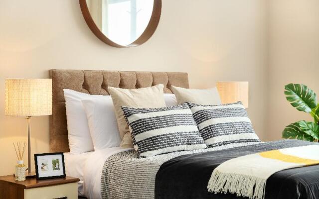 Luxurious Lawrence House Serviced Apartment
