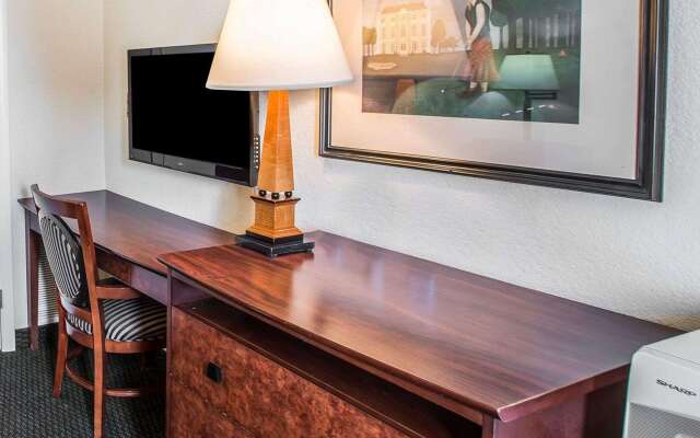 Rodeway Inn Greeley - Image 2