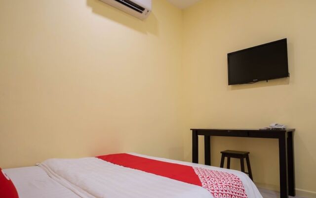 OYO 89453 PP Hotel