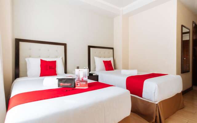 Aura One Hotel by RedDoorz