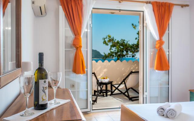Gloria Maris Hotel Suites & Villas