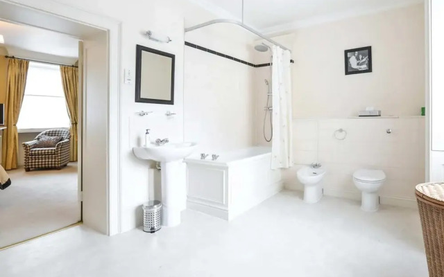 Spacious House in Marylebone [VR]