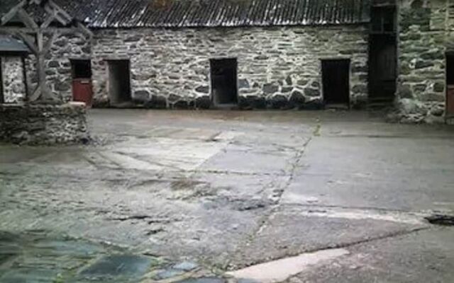 Pen Isar Llan