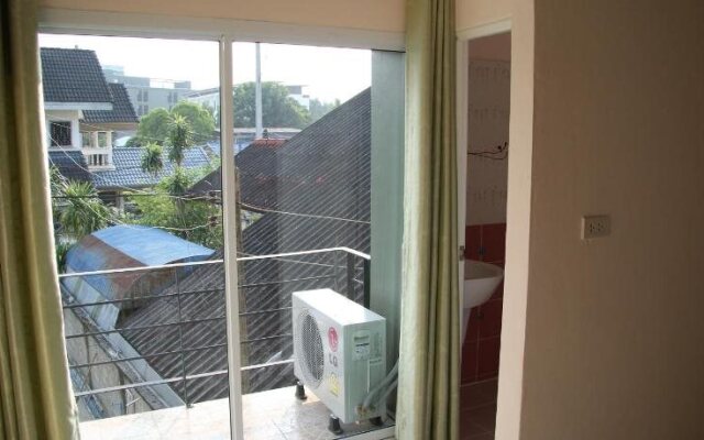 Prajak Place