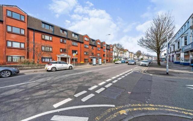 Simple & Sleek 1BD Flat Nice Views of Swansea Bay