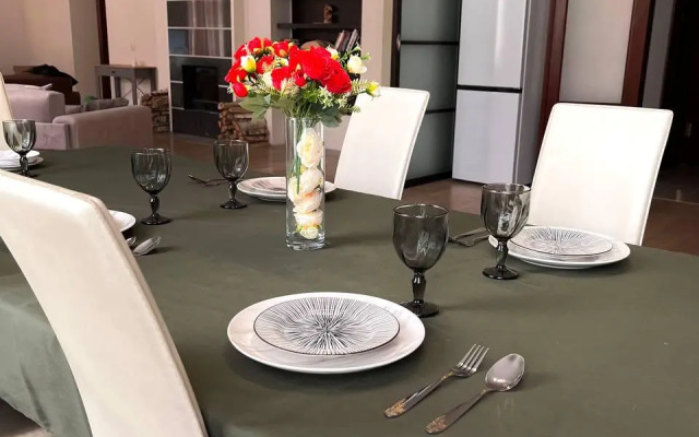Big Family Apartment on Gogol Street 25