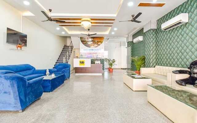 Fabhotel Cm Palace