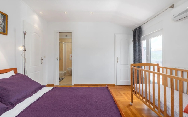 Nice Home in Porec With Wifi and 2 Bedrooms - Hotel in Porec - Photo 5
