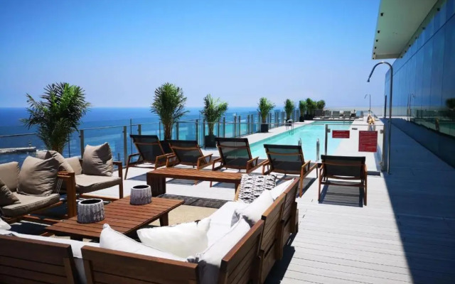 Apartamento de Lujo. Frente Mall Plaza