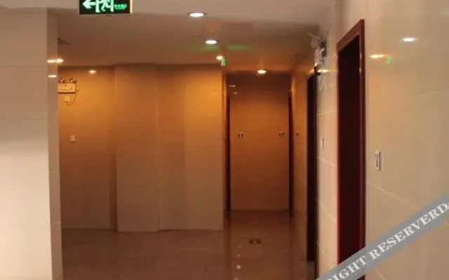 Rujia Huayi Select Hotel (Dali Yangbi County Cangshan West Road)