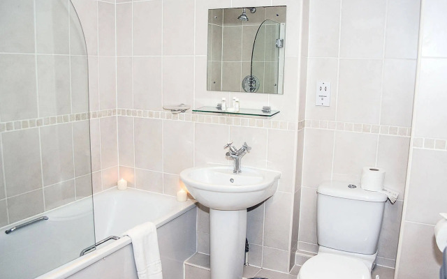 Base Serviced Apartments - Cumberland Street