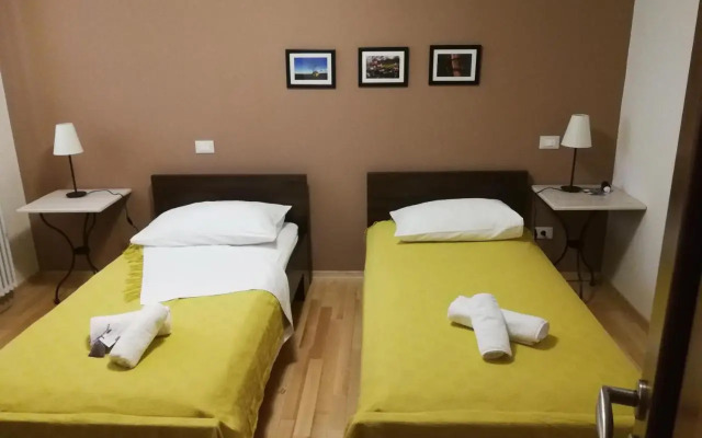 Guesthouse Barboska-pool & tennis court