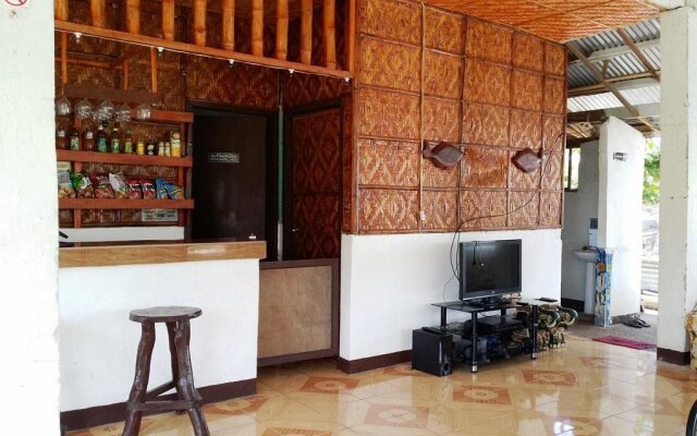 Mr. Kwiiz Lodging House and Restaurant