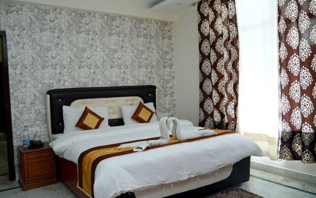 Fabhotel Pink Park