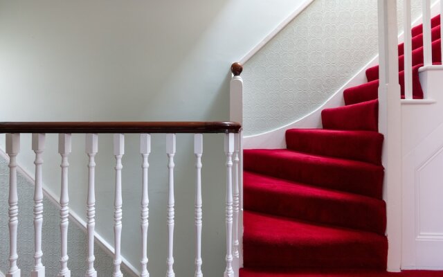 Melrose Lodge 4-bedroom house 1-bed flat
