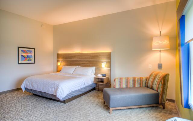 Holiday Inn Express & Suites Remington by IHG