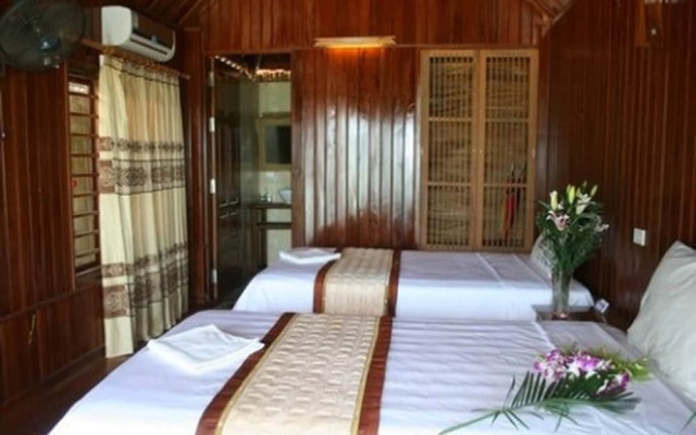 Halong Bay Deluxe Cruise Bungalow on Island