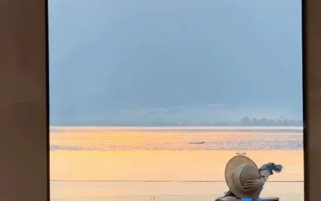 Yunzhiguo Yunduan Lakeview Holiday Hotel