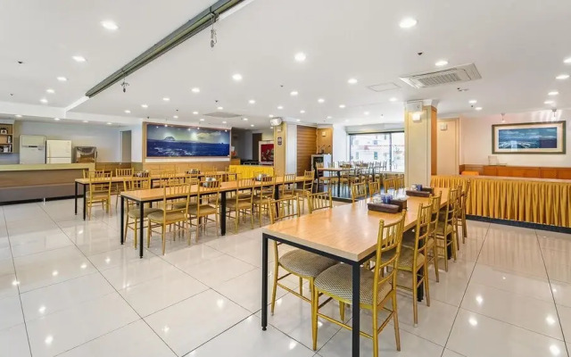 Jeju Honeycrown Hotel