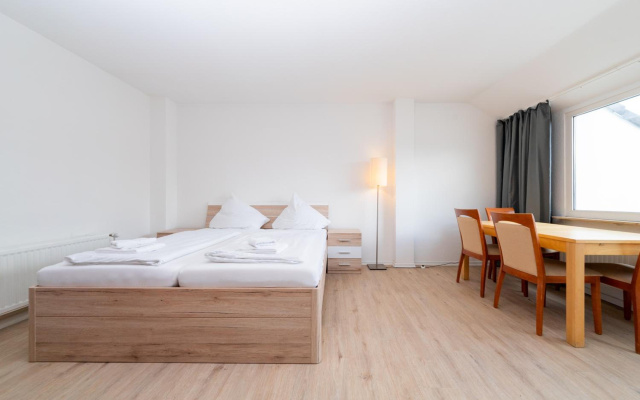 G & L Hotel