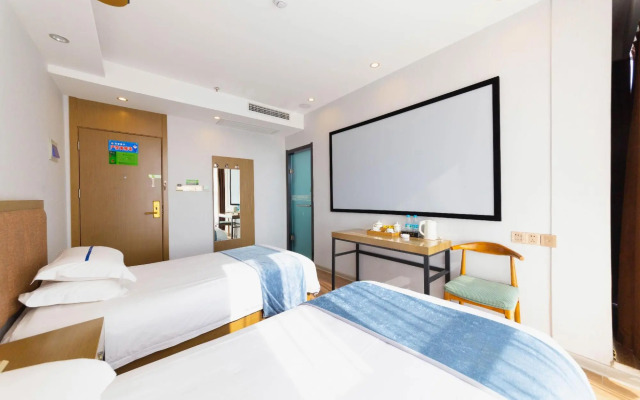 Leiketai Theme Hotel (Bengbu Railway Station Branch)