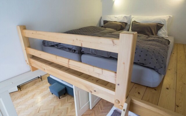 Wenceslas Apartment for 10 with AC