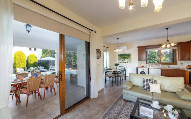 Villa Relax Latchi