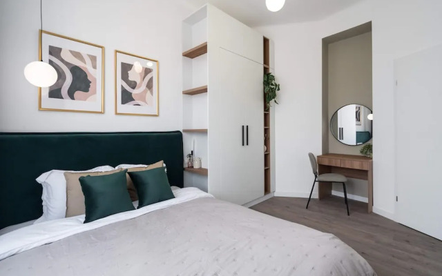 Gorgeous 2BR Condos Steps from Old Town
