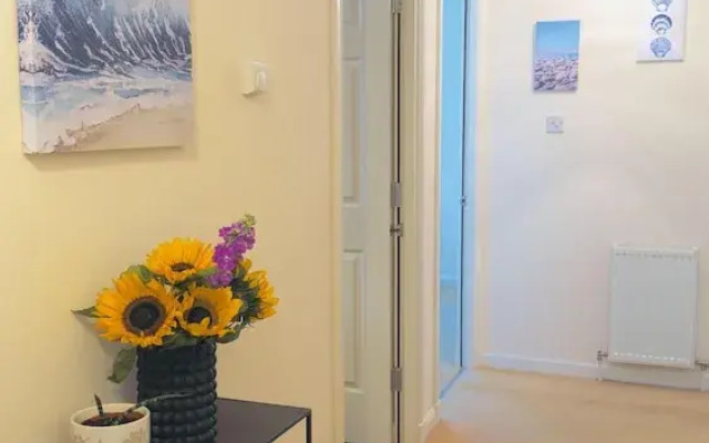 Apartment-2br-parking-walk to Town-near Beach-wifi